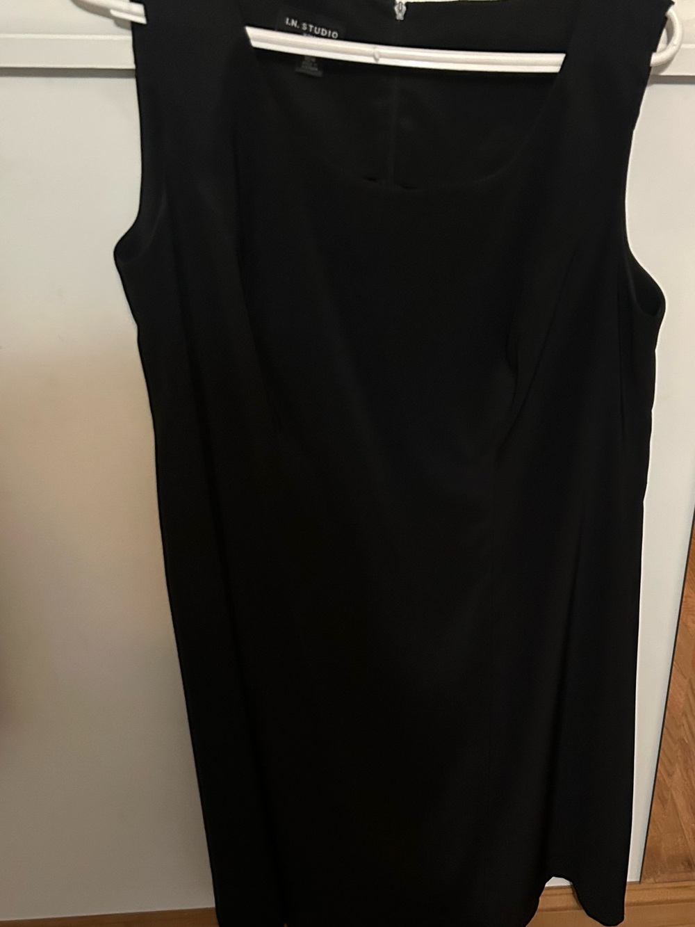 I.N. Studio Black Sleeveless Midi Shift Dress